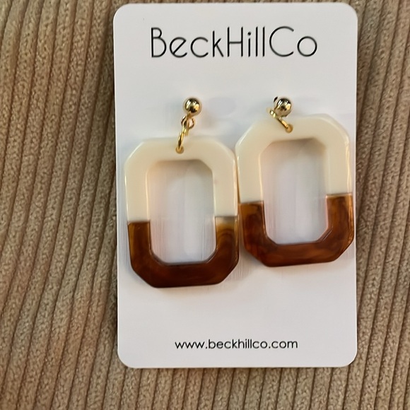 Set of two - NEW pairs of earrings - Picture 2 of 3